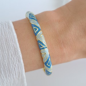 بنگل میناکاری آبی و سفید با خطوط طلایی