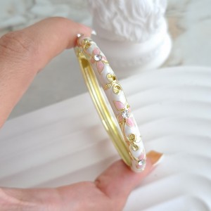 دستبند میناکاری سفید صدفی با گل گلبهی*