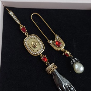 گوشواره مک کوئین دست و سنجاق (مستر) *