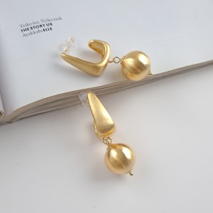 گوشواره کره ای آویز گوی طلایی