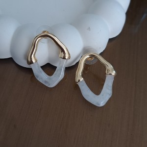 گوشواره رزینی لوزی طرح صدف