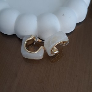 گوشواره رزینی مربعی طرح صدف