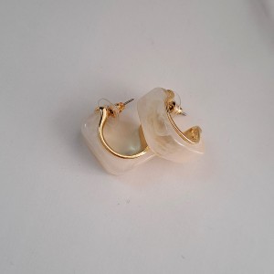 گوشواره رزینی مربعی طرح صدف