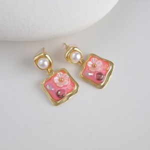 گوشواره  مربعی گل صورتی