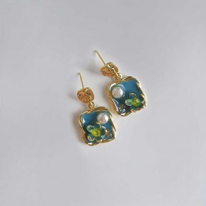 گوشواره مربعی گل ومروارید آبی