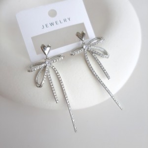 گوشواره طرح جواهر پاپیون