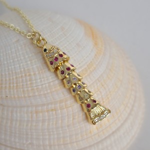 طراحی شیک و رنگارنگ آویز ماهی