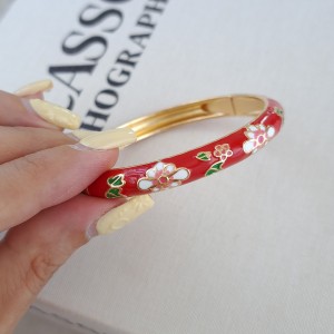 دستبند بنگل میناکاری قرمز با گل سفید