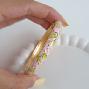 دستبند بنگل میناکاری صدفی گل صورتی *