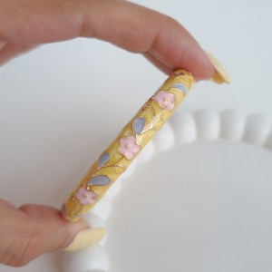 دستبند بنگل میناکاری زرد گل صورتی*