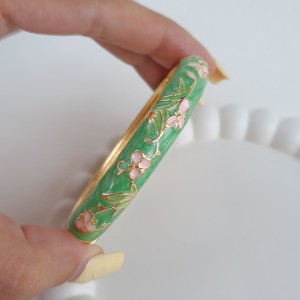 دستبند بنگل میناکاری سبز پروانه صورتی*