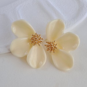 گوشواره گل شاخه بلند نارنجی زارا *