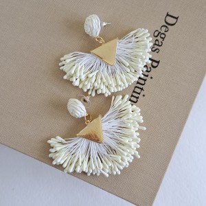 گوشواره زنانه حصیری مثلثی طلایی سبک و مینیمال مناسب استایل تابستانی و بوهو
