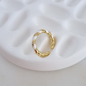 انگشتر پیچ میناکاری سفید