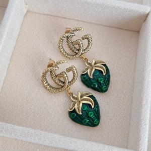 گوشواره توت فرنگی سبز گوچی **