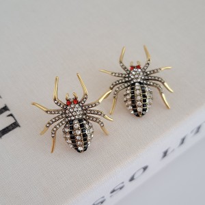 گوشواره عنکبوت وینتیج بالنسیاگا با طراحی خاص