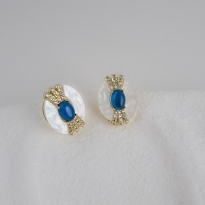 گوشواره بیضی صدفی نگین آبی*