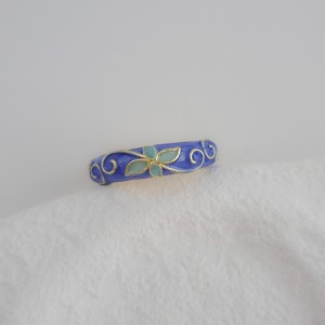 انگشتر تک گل سبز زمینه آبی*