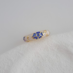 انگشتر سه گل آبی زمینه سفید