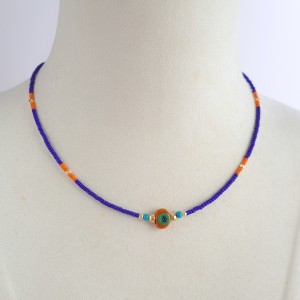 گردنبند مهره ای آبی با مهره قرمز