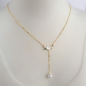 گردنبند آویز شکوفه و مروارید ظریف