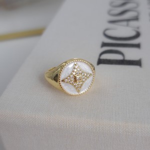 انگشتر زنانه نگین‌دار سفید طرح ستاره