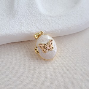 گردنبند لاکت دایره‌ای طرح پروانه**