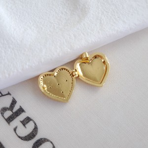 داخل گردنبند لاکت قلب طرح زنبور