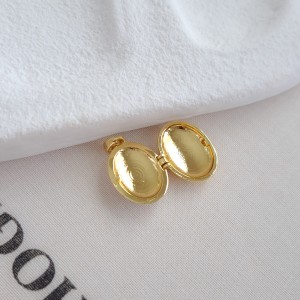 داخل گردنبند لاکت بیضی صورتی نگین سرخابی