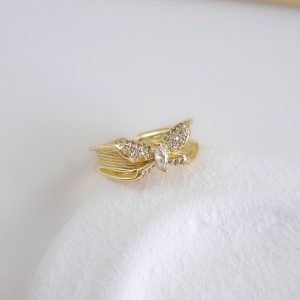 انگشتر پروانه