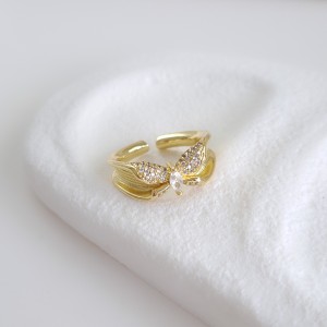 انگشتر پروانه نمای نزدیک تر