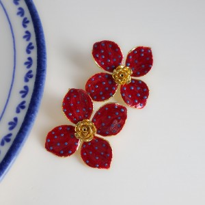 گوشواره گل سرخابی خال خال آبی*