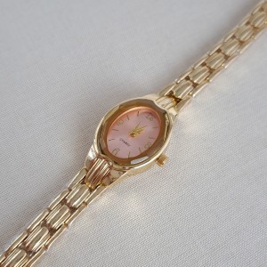 ساعت وینتیج صفحه بیضی صورتی *