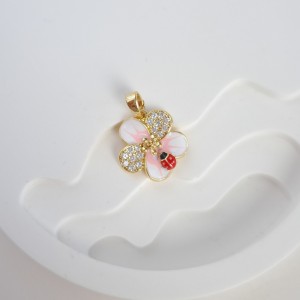 آویز بدون زنجیر گل نگین دار و کفش دوزک