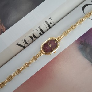 ساعت صفحه زرشکی