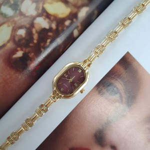 ساعت صفحه زرشکی بند دستبندی