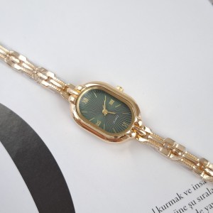 ساعت صفحه سبز بیضی بند مولتی لینک*