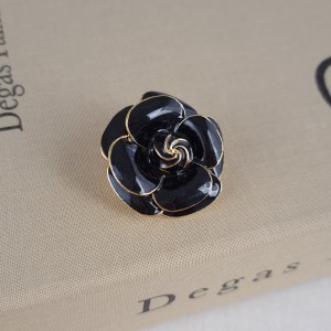 سنجاق لباس گل مشکی*