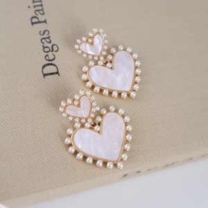 گوشواره قلب صدفی دور مروارید