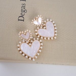 گوشواره قلب صدفی دور مروارید