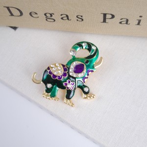 سنجاق لباس فیل