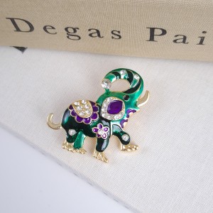 سنجاق لباس فیل