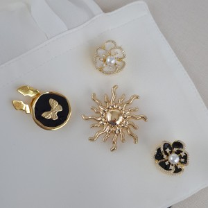 کاور دکمه گل نگین دار میناکاری سفید*