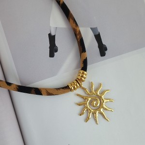 گردنبند رولباسی پارچه ای آویز خورشید*