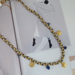 گردنبند بافت پارچه و زنجیر کرم و آبی آویز آفتاب گردون*