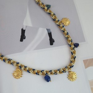 گردنبند بافت پارچه و زنجیر کرم و آبی آویز آفتاب گردون*