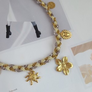 گردنبند بافت پارچه و زنجیر کرم  آویز بابونه و خورشید*