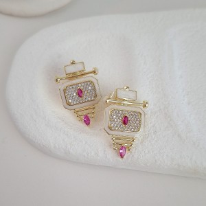 گوشواره سفید صدفی کپی برند جواهرات LATELIER