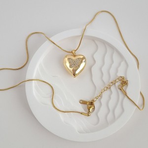 گردنبند لاکت پروانه