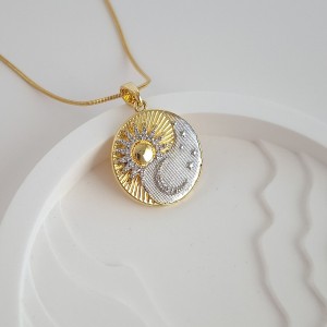 گردنبند خورشید و ماه و ستاره